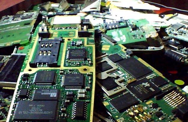 pcb线路板电路板调整布线可以有效防止静电 pcb线路板电路板调整布线可以有效防止静电